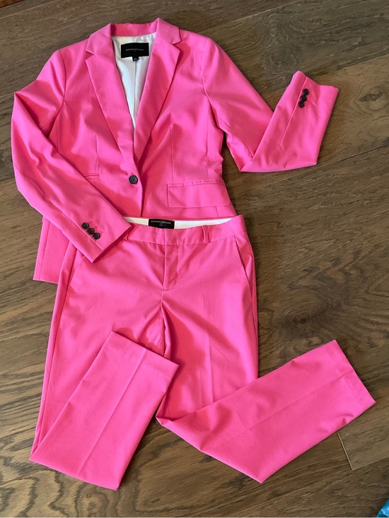 Banana Republic Pants - Banana Republic Classic Fit Blazer & Ryan Pant
Blazer: Size 4
Pant: Size 2